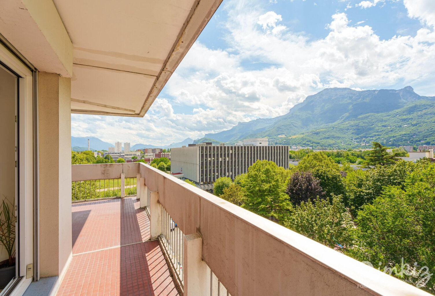 Dernier étage, vue dégagée, balcon 16m² — photo 1