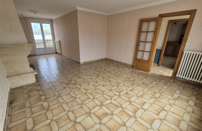 Maison 91 m2 à réinventer   Sous-sol complet et beau potenti — photo 2
