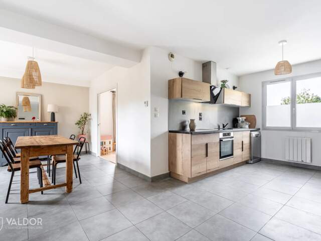 T4 DUPLEX – HYPERCENTRE – 2 STATIONNEMENTS – BALCON – CAVE — photo du bien