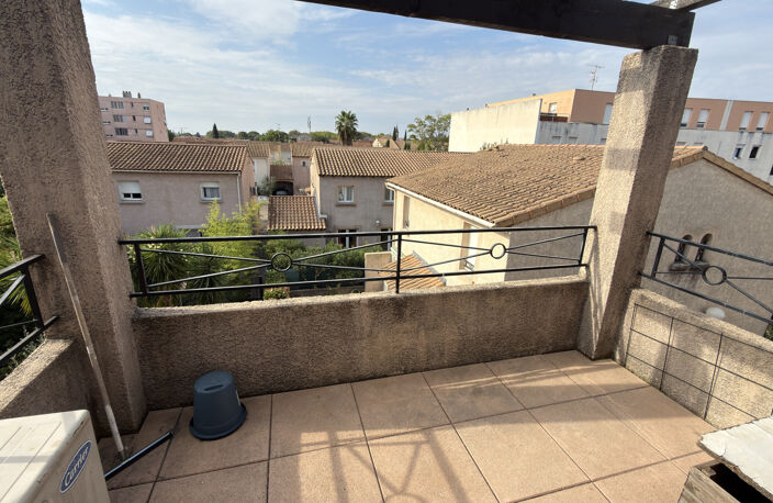 NIMES-QUARTIER DES AMOUREUX. Dans résidence sécurisée, P3 de — photo 3