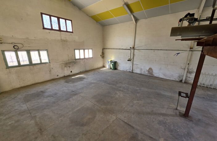 Hangar d'environ 115 m2 sur parcelle de 600 m2 — photo 4