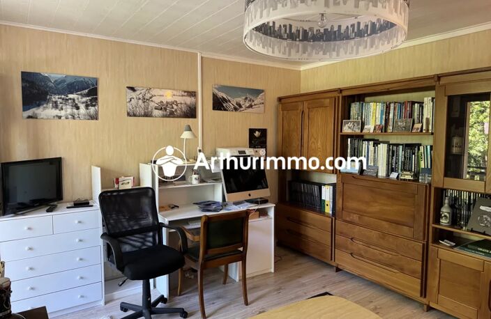 APPARTEMENT AVEC BALCON, PARKING ET CAVE — photo 2