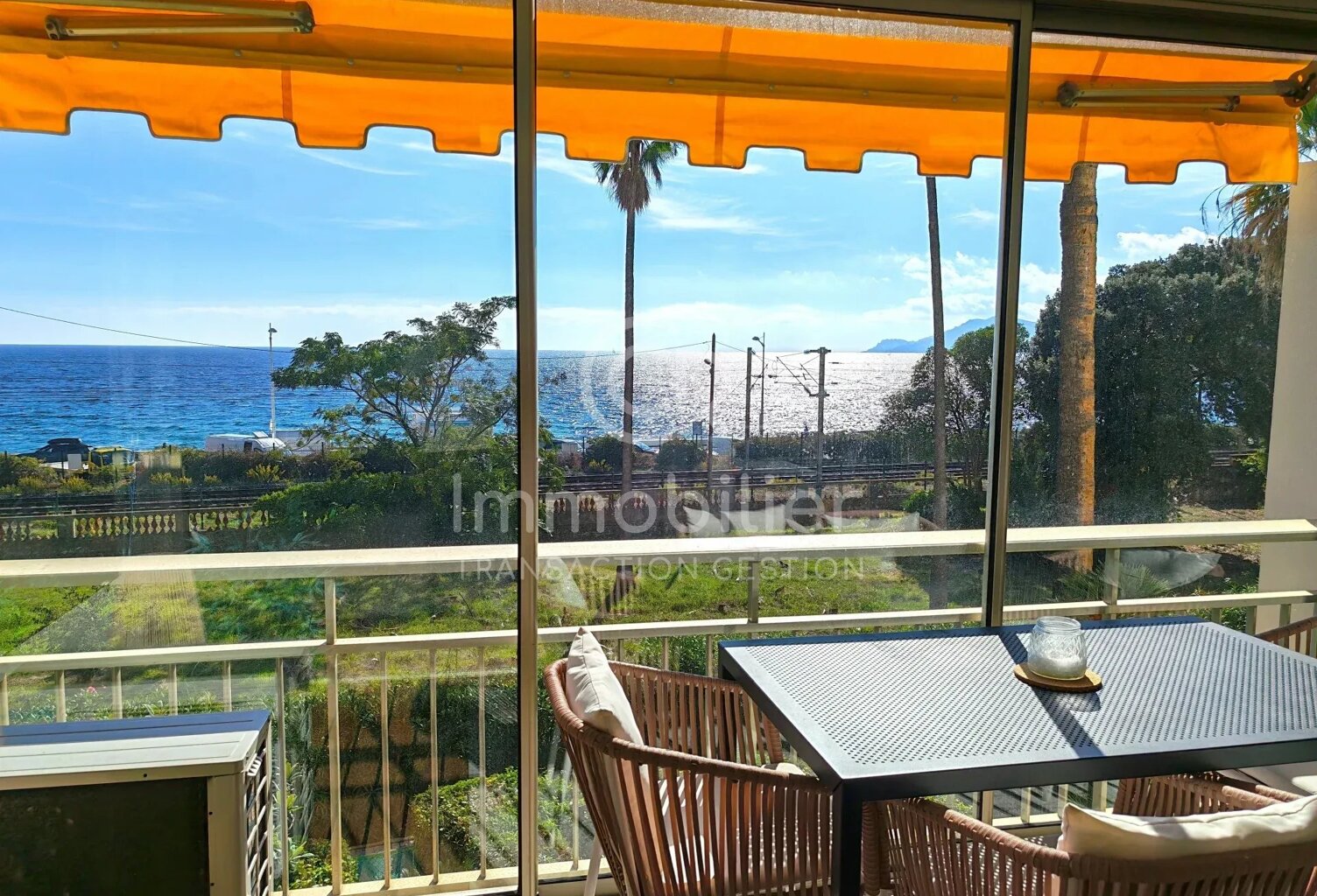 COUP DE CŒUR – GRAND STUDIO VUE MER, ENTIÈREMENT RÉNOVÉ — photo 1