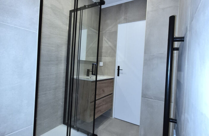 À LOUER   SUPERBE T3 MEUBLÉ ENTIÈREMENT RÉNOVÉ   SECTEUR VIE — photo 5