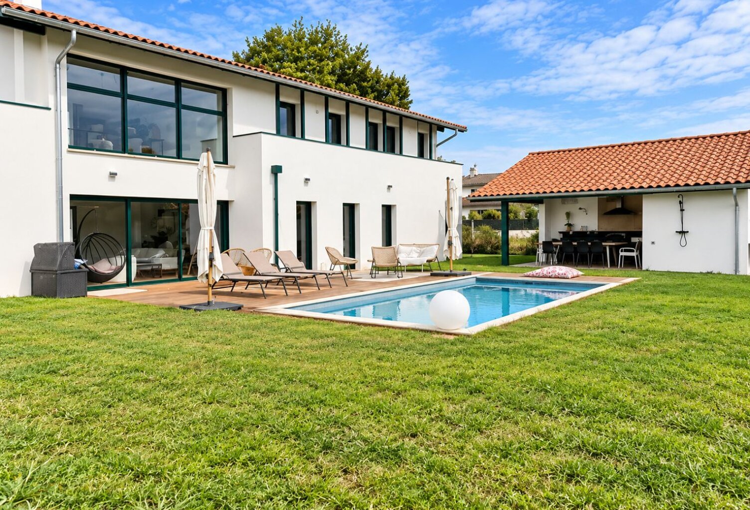 Maison Garage , jardin et piscine — photo 1