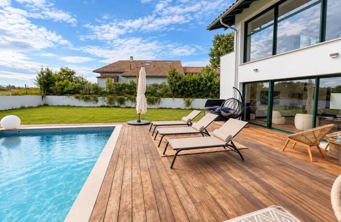 Maison Garage , jardin et piscine — photo 2