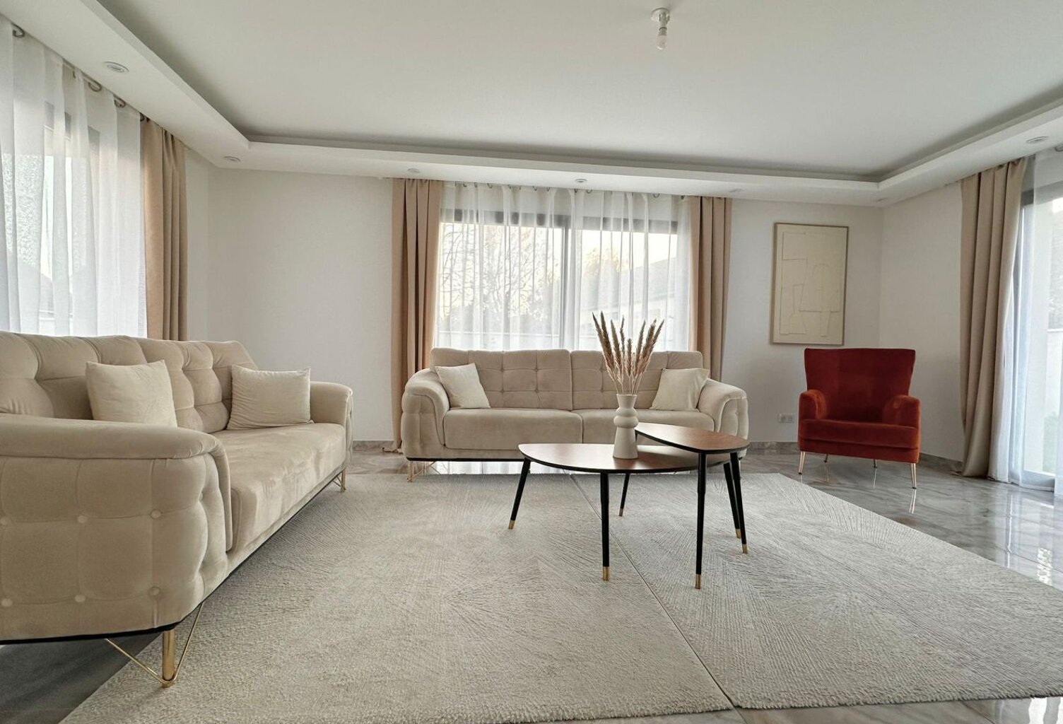 Villa — photo 1