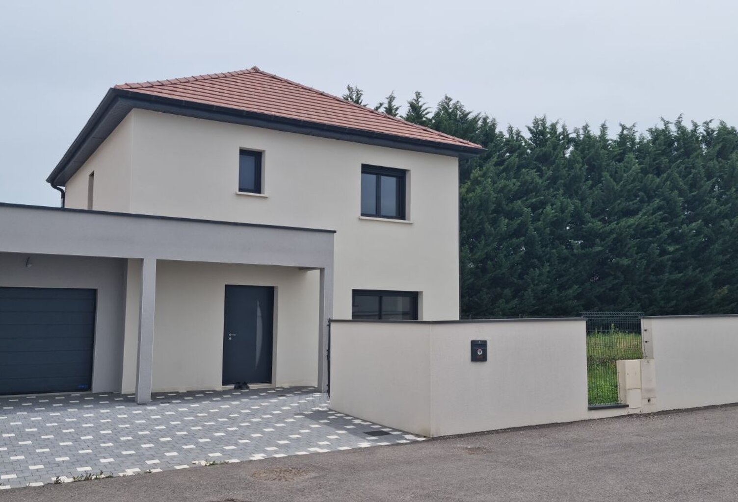 Villa — photo 1