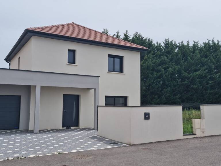 Villa — photo 1