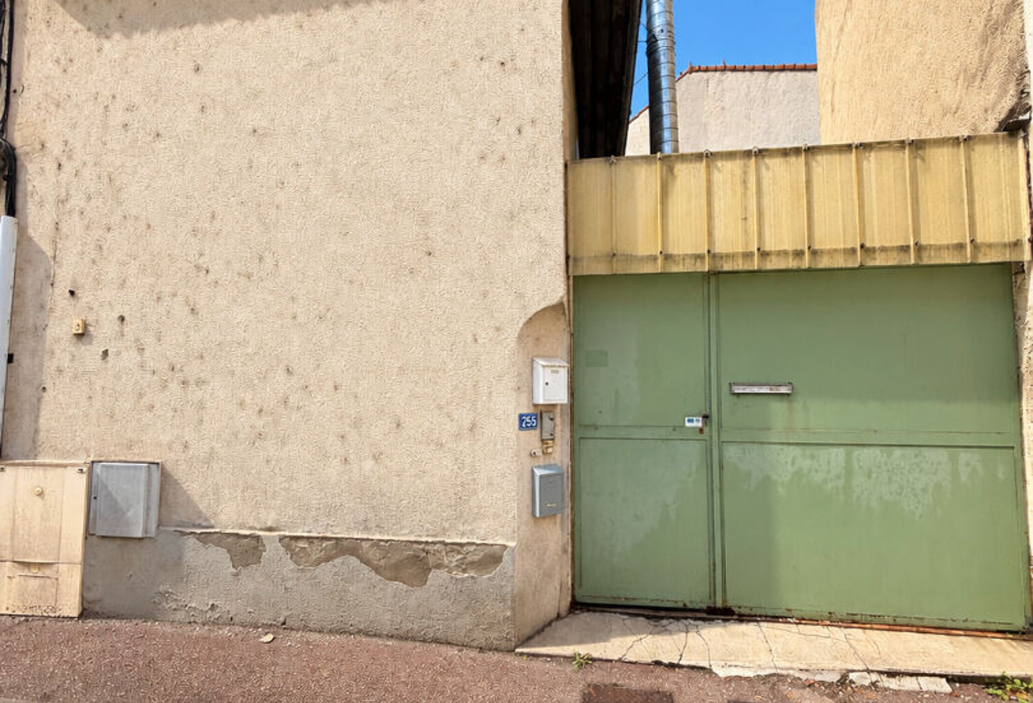 Rare !!! Tènement immobilier offrant deux bâtiments à rénover et une cour intérieure — photo 1