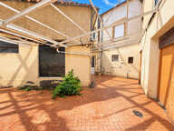 Rare !!! Tènement immobilier offrant deux bâtiments à rénover et une cour intérieure — photo 2