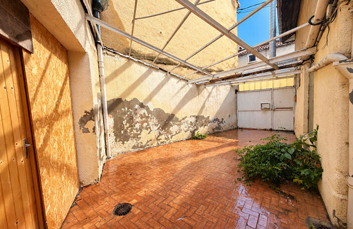 Rare !!! Tènement immobilier offrant deux bâtiments à rénover et une cour intérieure — photo 3