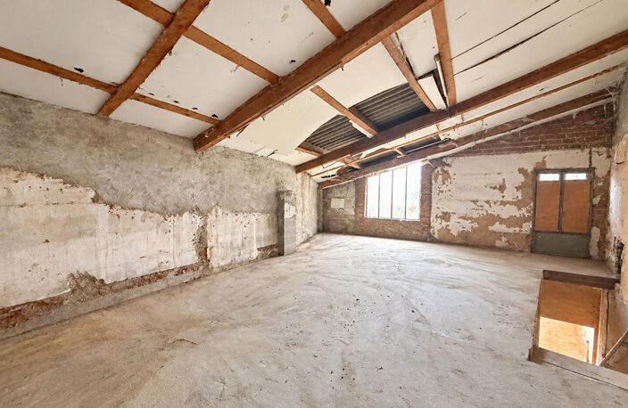 Rare !!! Tènement immobilier offrant deux bâtiments à rénover et une cour intérieure — photo 4