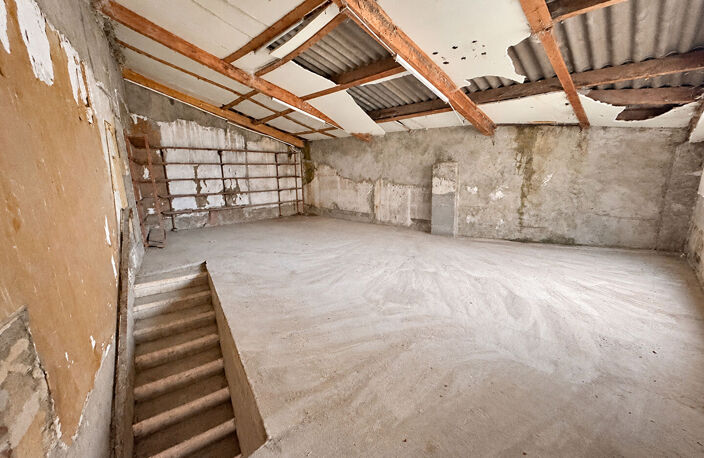 Rare !!! Tènement immobilier offrant deux bâtiments à rénover et une cour intérieure — photo 5