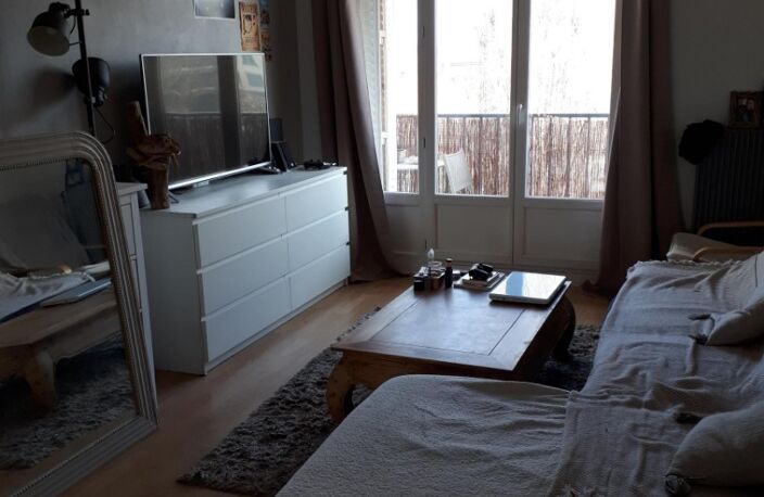 Location appartement 3 pièces 55 m² à Villeurbanne (69100) — photo 2