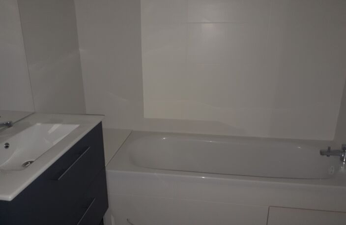 Location appartement 3 pièces 56 m² à Lyon 8 (69008) — photo 4