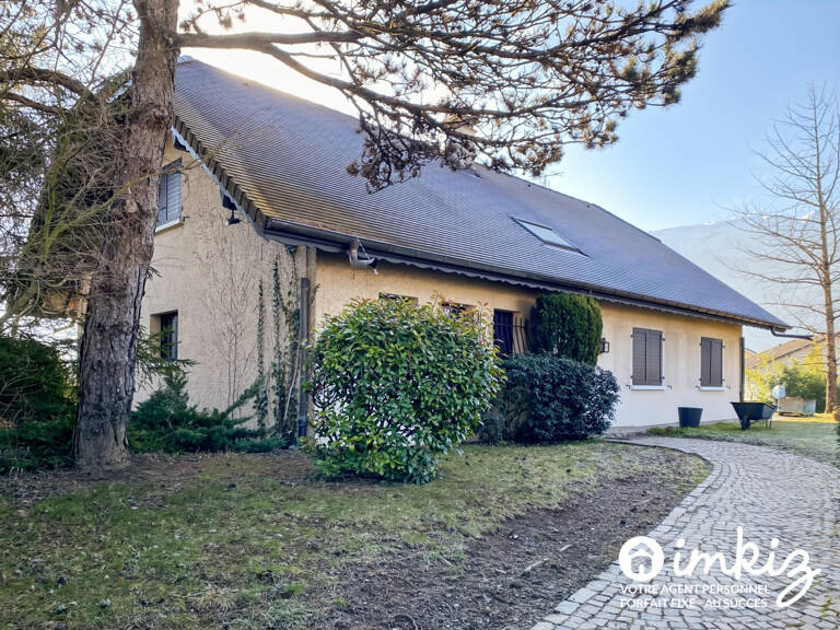Maison familiale- Vue montagne, lumière et volumes — photo 1