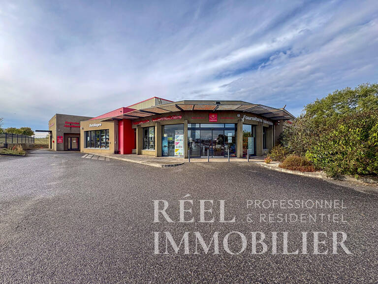 Bâtiment commercial et professionnel de 1 672 m² / Zone commerciale — photo 1