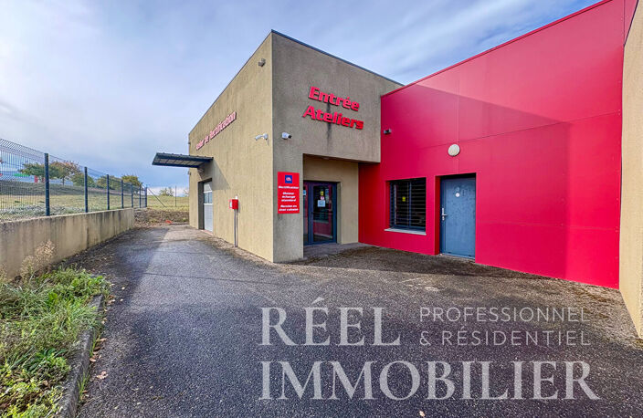 Bâtiment commercial et professionnel de 1 672 m² / Zone commerciale — photo 3