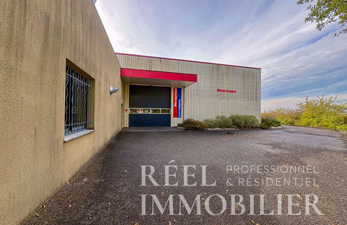 Bâtiment commercial et professionnel de 1 672 m² / Zone commerciale — photo 4