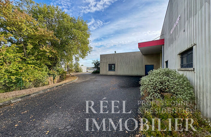 Bâtiment commercial et professionnel de 1 672 m² / Zone commerciale — photo 5