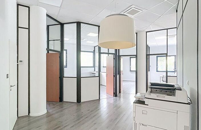 Location Bureaux 143 m&sup2; — photo 2