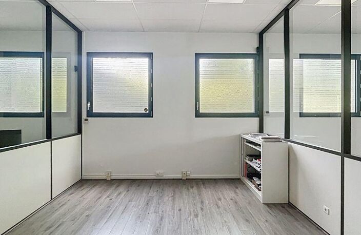 Location Bureaux 143 m&sup2; — photo 3