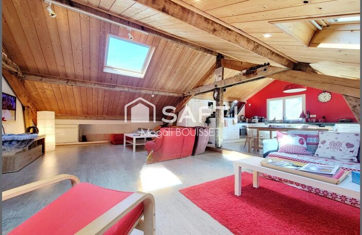 Appartement cosy T4 de 72m², au sol 121m², trois chambres, salle de bain et douche, cave idéal pour entreposer vélos et skis, place de parking aérien. Vendu meublé. — photo 2