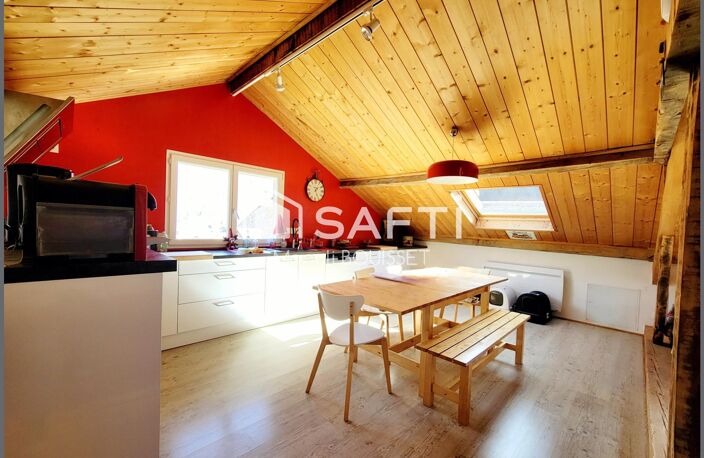 Appartement cosy T4 de 72m², au sol 121m², trois chambres, salle de bain et douche, cave idéal pour entreposer vélos et skis, place de parking aérien. Vendu meublé. — photo 5