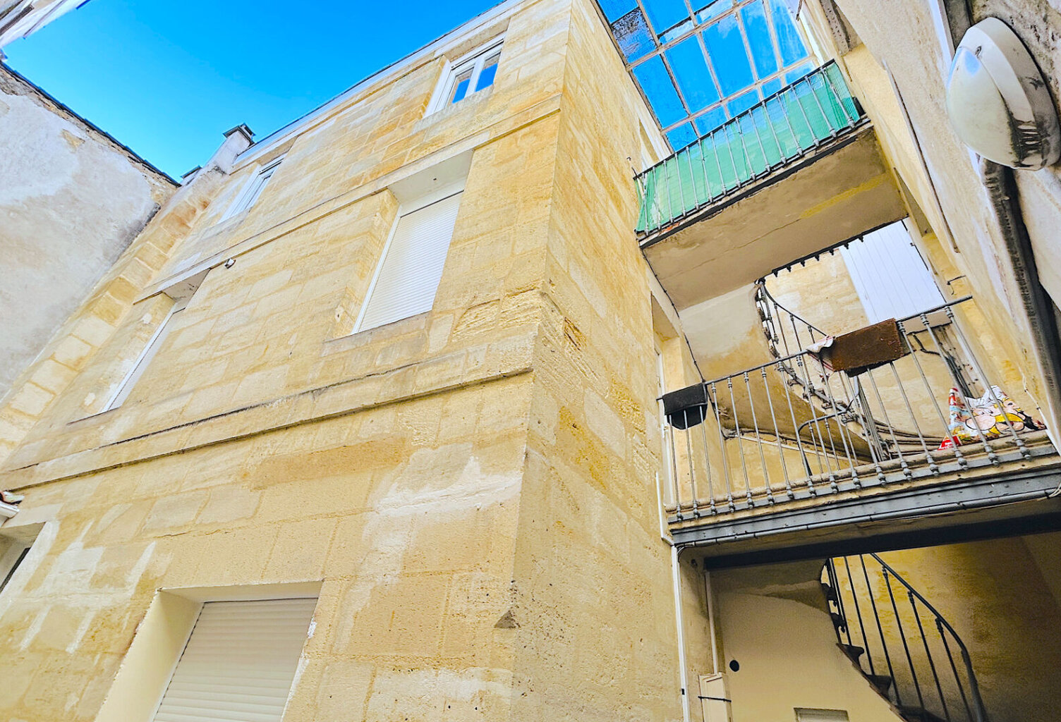 A LOUER APPARTEMENT 2 PIECES MEUBLES - BORDEAUX QUARTIER VICTOIRE-CAPUCINS — photo 1