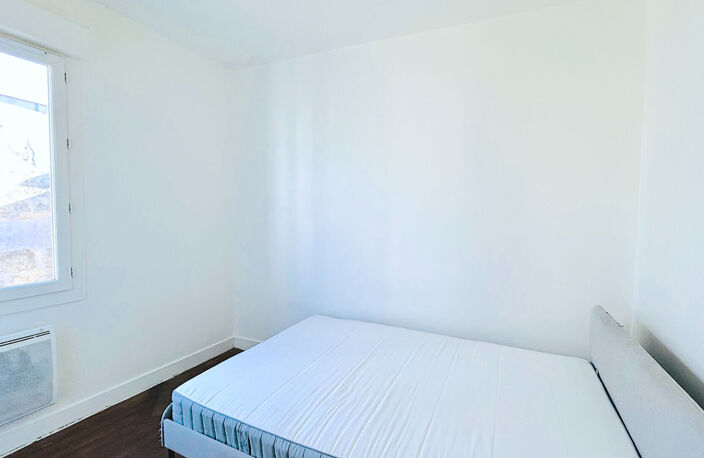 A LOUER APPARTEMENT 2 PIECES MEUBLES - BORDEAUX QUARTIER VICTOIRE-CAPUCINS — photo 3