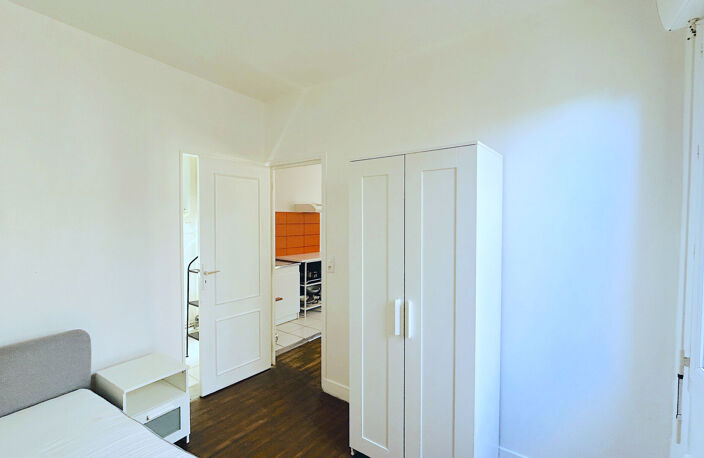 A LOUER APPARTEMENT 2 PIECES MEUBLES - BORDEAUX QUARTIER VICTOIRE-CAPUCINS — photo 4