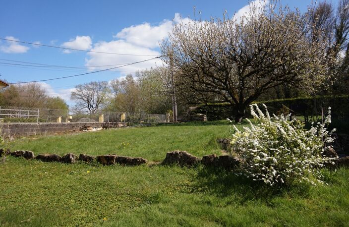 Maison familiale au calme de 115 m² sur 1100m² de terrain clos et arboré. — photo 2