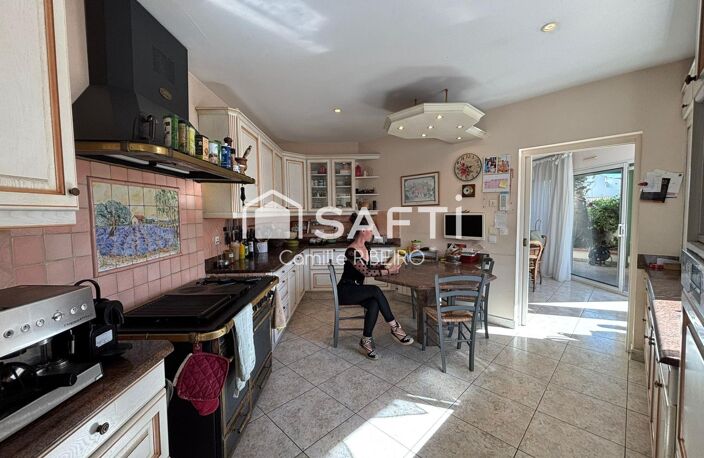 Port Leucate,Belle villa,T8 avec piscine sur parcelle de 400m² — photo 4