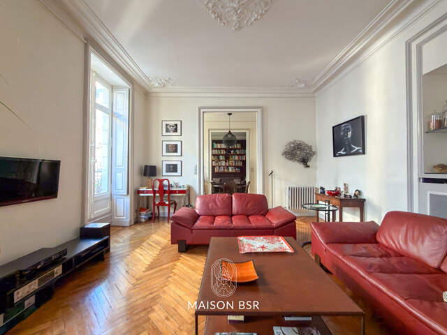 Appartement Nantes - Spacieux T6 de 154 m² avec cachet de l'ancien : 4 chambres, triple exposition et annexes — photo du bien