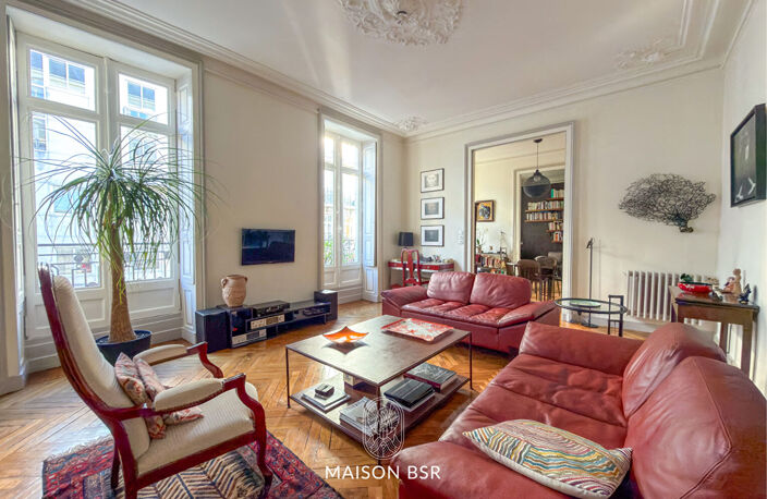 Appartement Nantes - Spacieux T6 de 154 m² avec cachet de l'ancien : 4 chambres, triple exposition et annexes — photo 2