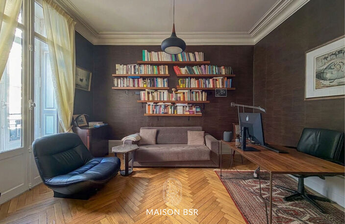 Appartement Nantes - Spacieux T6 de 154 m² avec cachet de l'ancien : 4 chambres, triple exposition et annexes — photo 3