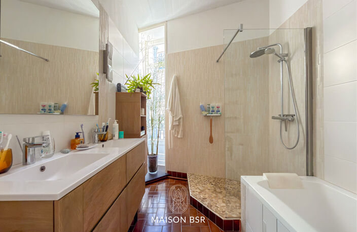 Appartement Nantes - Spacieux T6 de 154 m² avec cachet de l'ancien : 4 chambres, triple exposition et annexes — photo 5