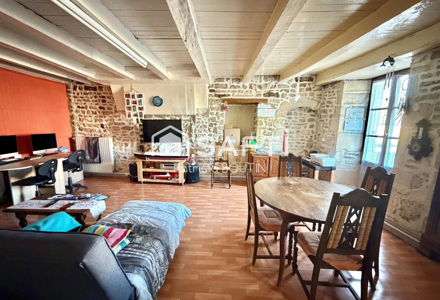 MAISON EN PIERRE 3 CHAMBRES PORCHE ET COURS A CHENAY ! — photo 1
