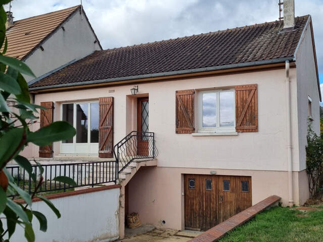 Pavillon sur sous-sol proche commerces — photo du bien