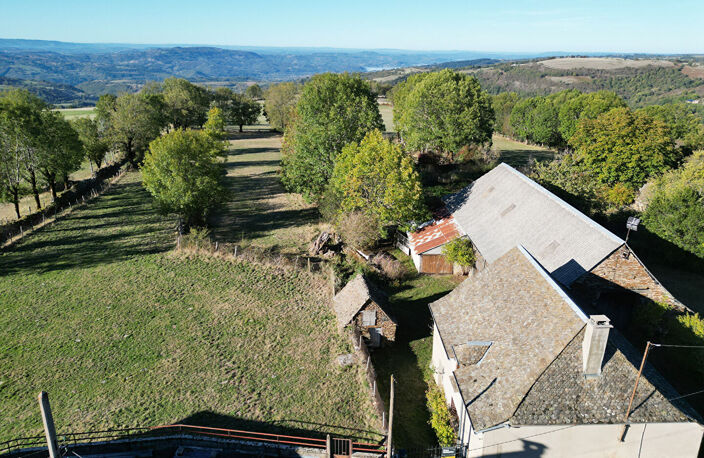 Ensemble immobilier, maison, grange sur une parcelle de 1300 m², AUBRAC — photo 2