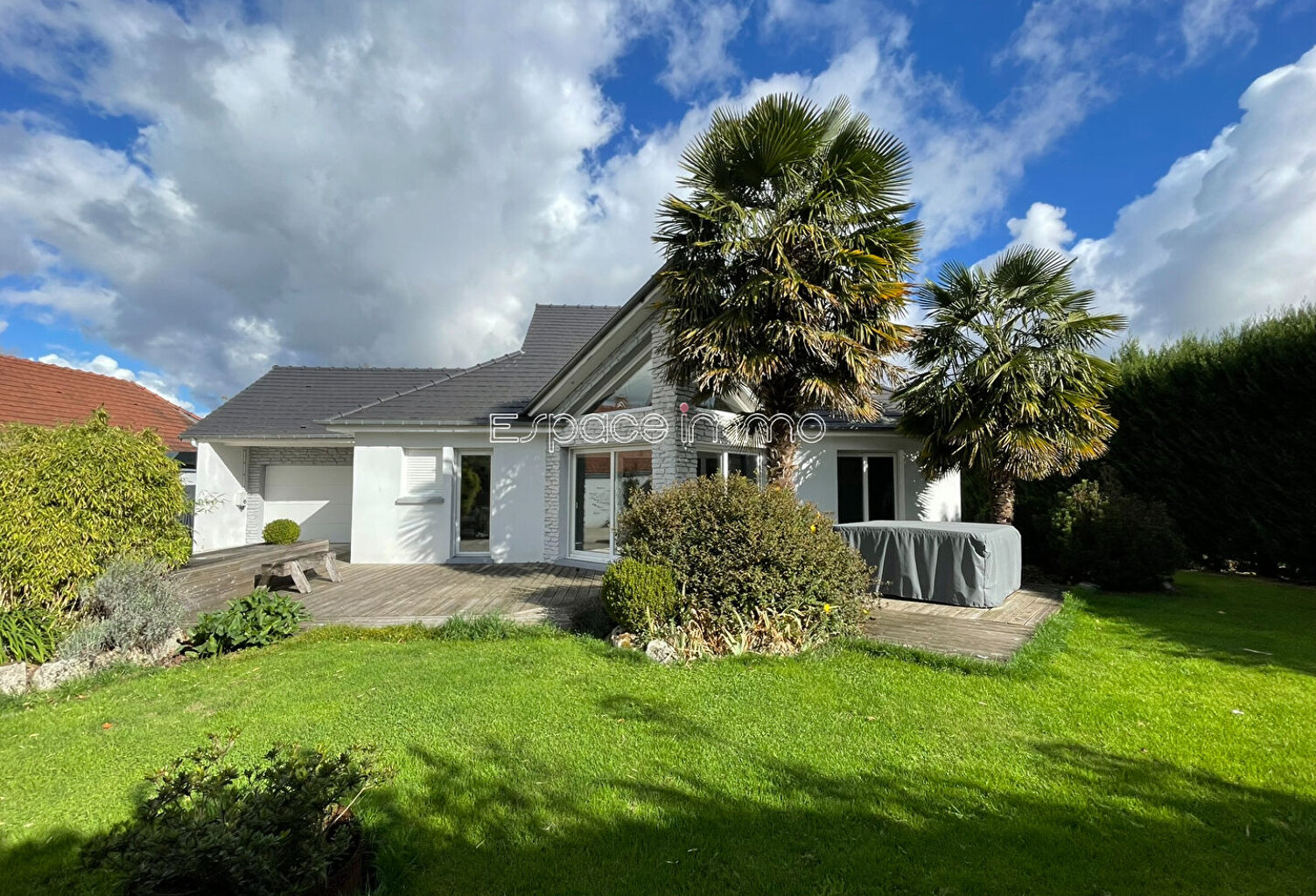 Maison individuelle de plain pied - 3 chambres - 153m² - 872m² de terrain - Dépendances - MALAUNAY — photo 1