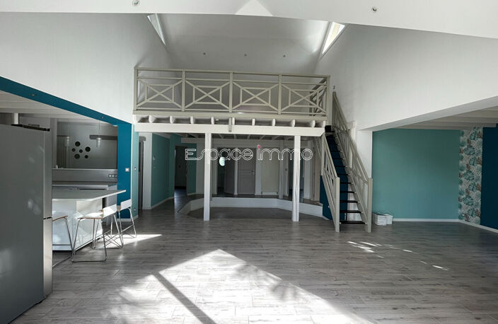Maison individuelle de plain pied - 3 chambres - 153m² - 872m² de terrain - Dépendances - MALAUNAY — photo 4
