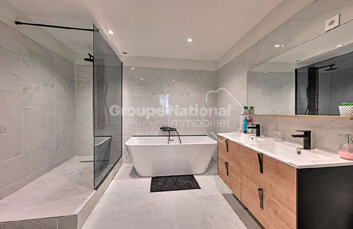 Nîmes Arènes - Appartement de caractère de 150 m² rénové avec goût — photo 3
