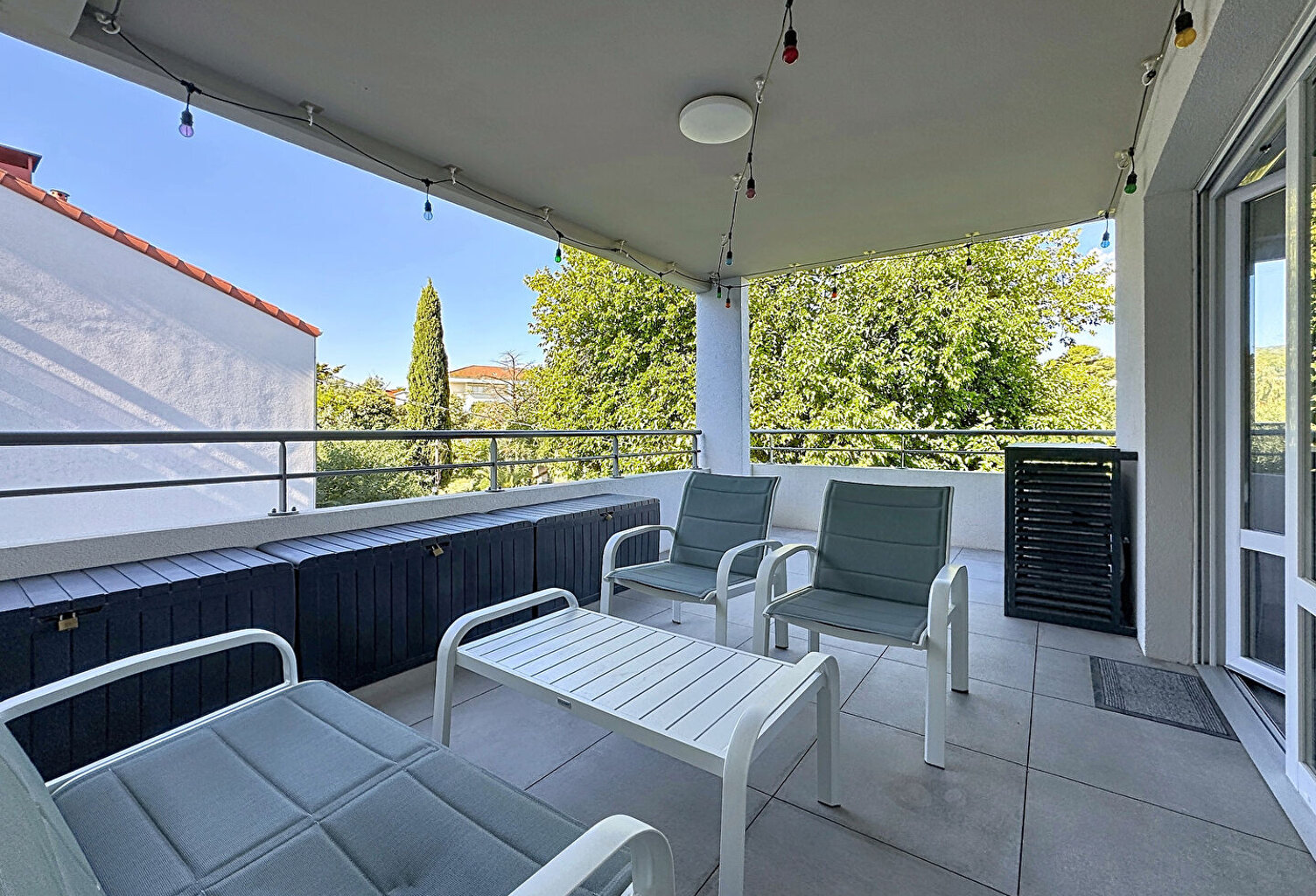 Exclusivité, Appartement La Ciotat T3 terrasse + box — photo 1