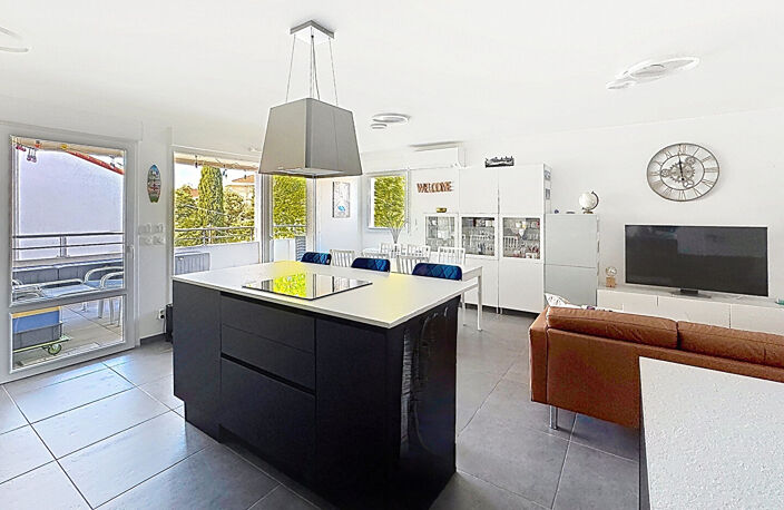 Exclusivité, Appartement La Ciotat T3 terrasse + box — photo 3