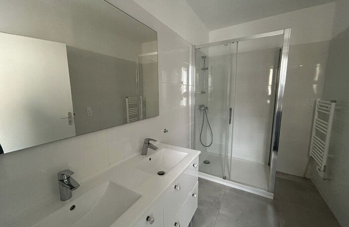 Appartement Sete 3 pièce(s) 66 m2  COEUR DE VILLE avec balcon — photo 5