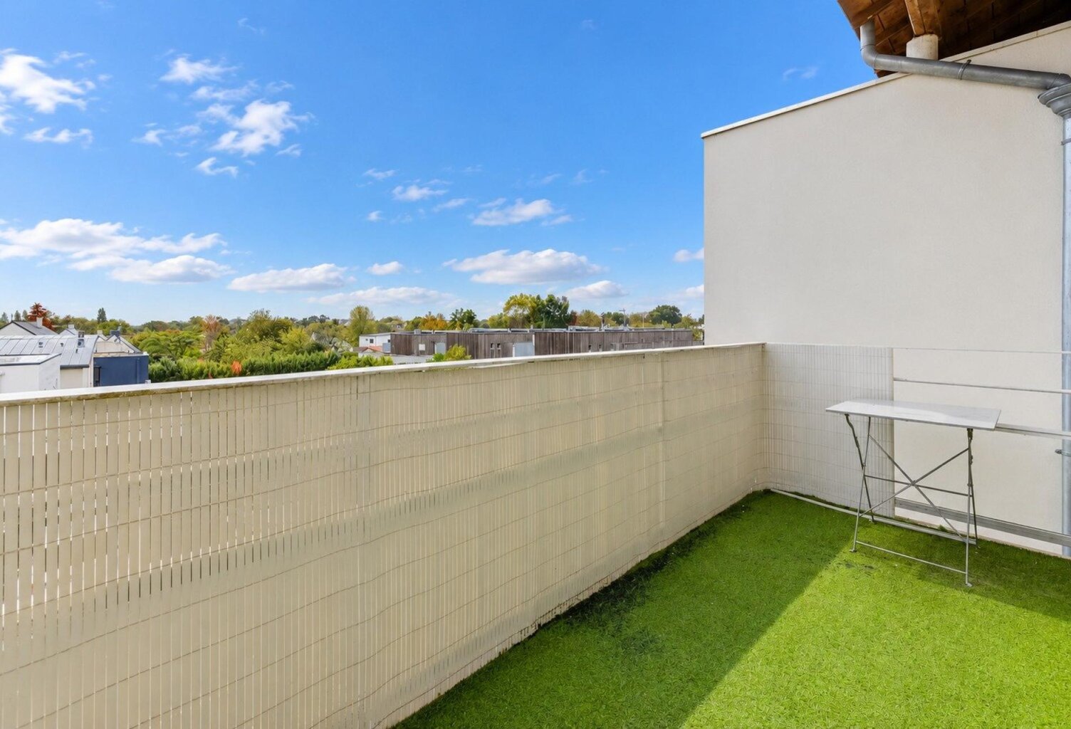 T3 lumineux avec balcon, parking et grenier — photo 1