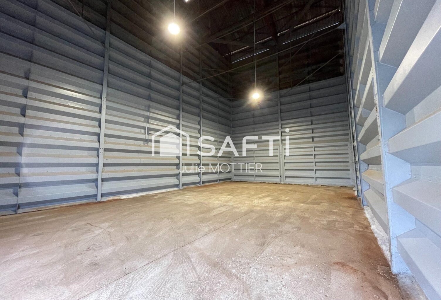 ENTREPOTS (100m², 110m² ou plus) ACCES FACILE N11 (La Rochelle Niort Paris) — photo 1