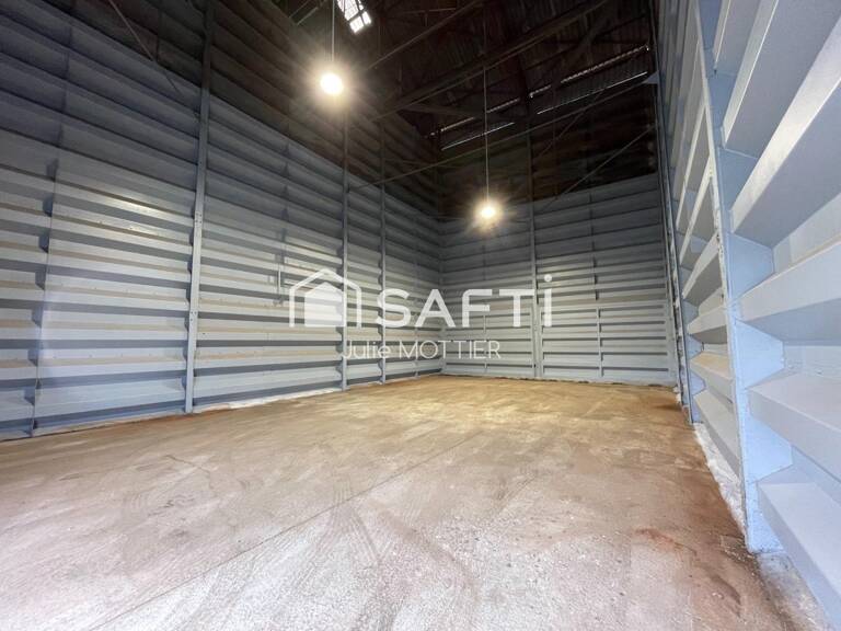 ENTREPOTS (100m², 110m² ou plus) ACCES FACILE N11 (La Rochelle Niort Paris) — photo 1